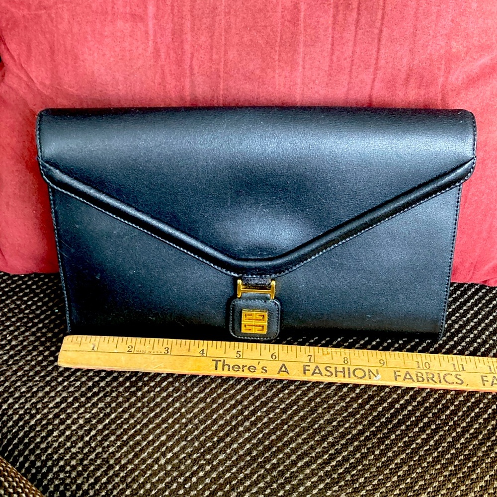 Women’s Givenchy ebony clutch